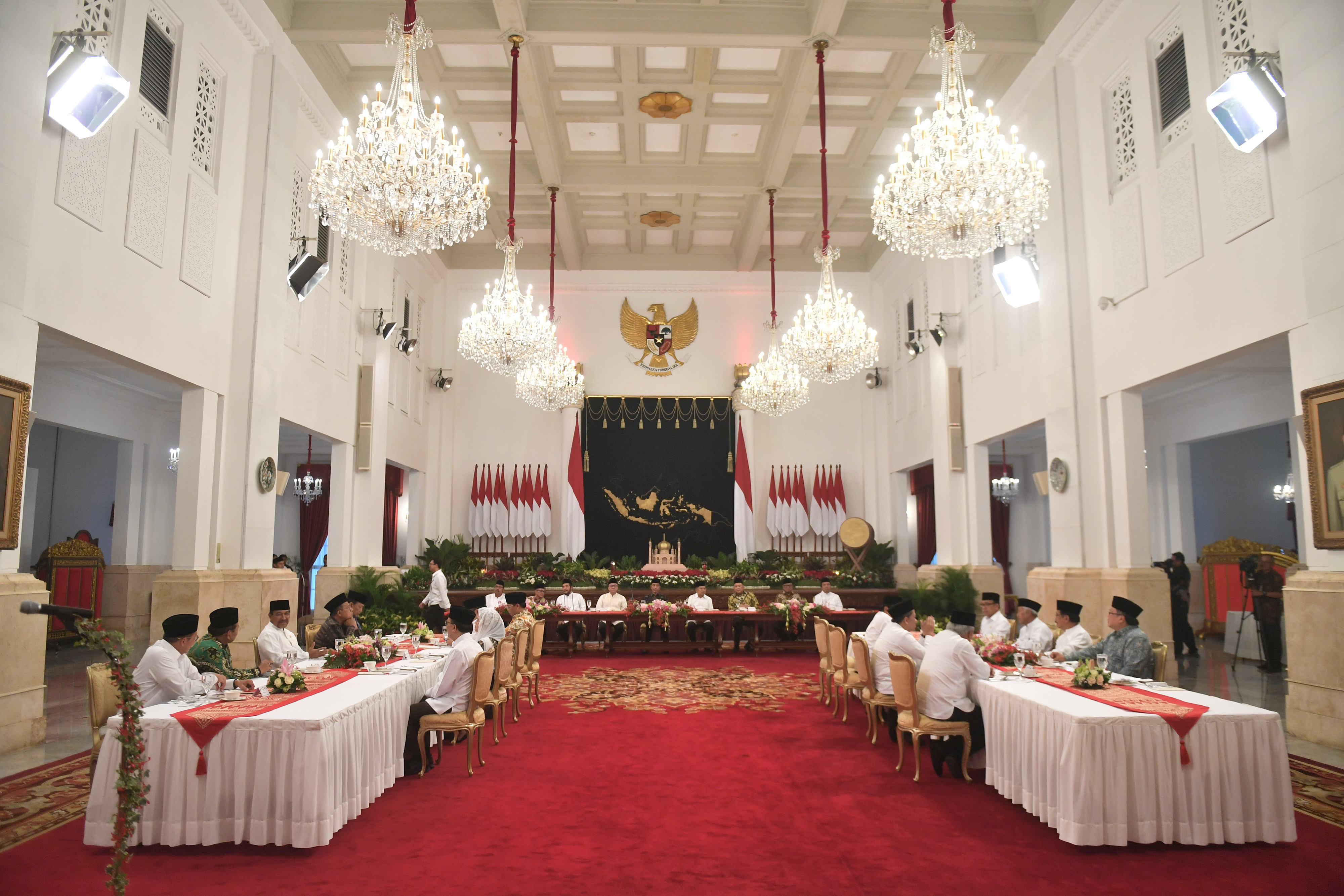 Suasana buka puasa di Istana pada Senin (6/5).