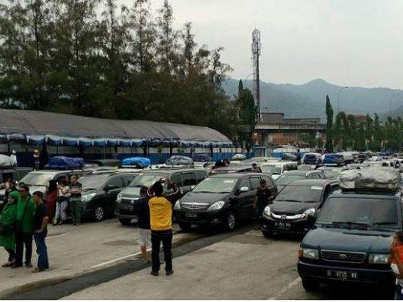 Suasana pulang basamo masyarakat Sulit Air Sepakat tahun 2017 melalui jalur darat