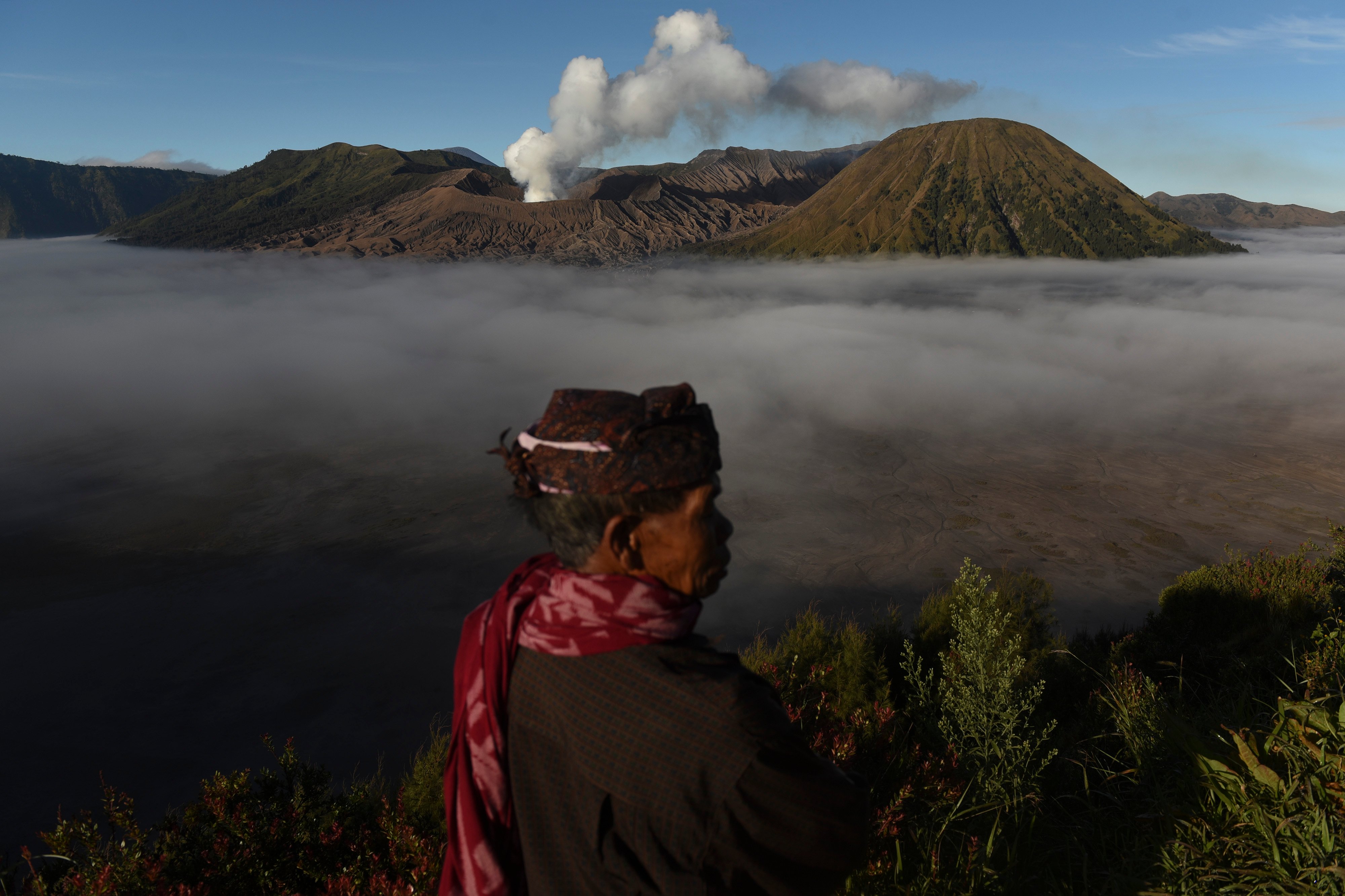 Warga Suku Tengger di Kawasan Taman Nasinoal Bromo Tengger Semeru (TNBTS), Jawa Timur.