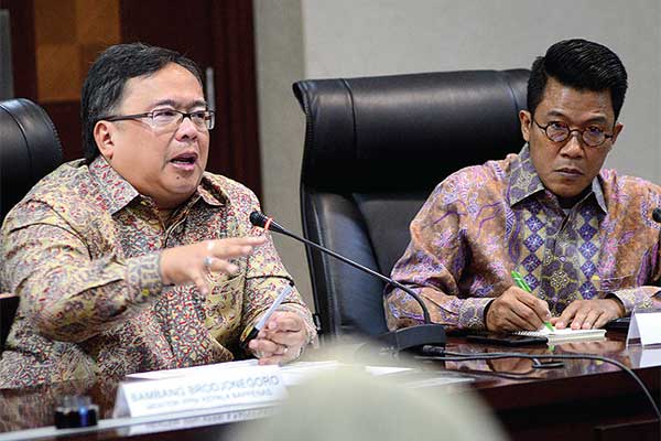 BENTUK IDEAL IBU KOTA BARU: Menteri Negara Perencanaan Pembangunan Nasional (PPN) Kepala Bappenas Bambang Brodjonegoro (kiri) didampingi ang