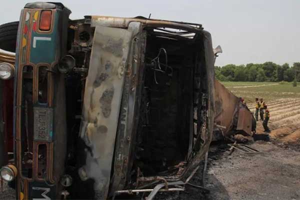 Truk tangki bahan bakar meledak di Niger menewaskan 67 orang