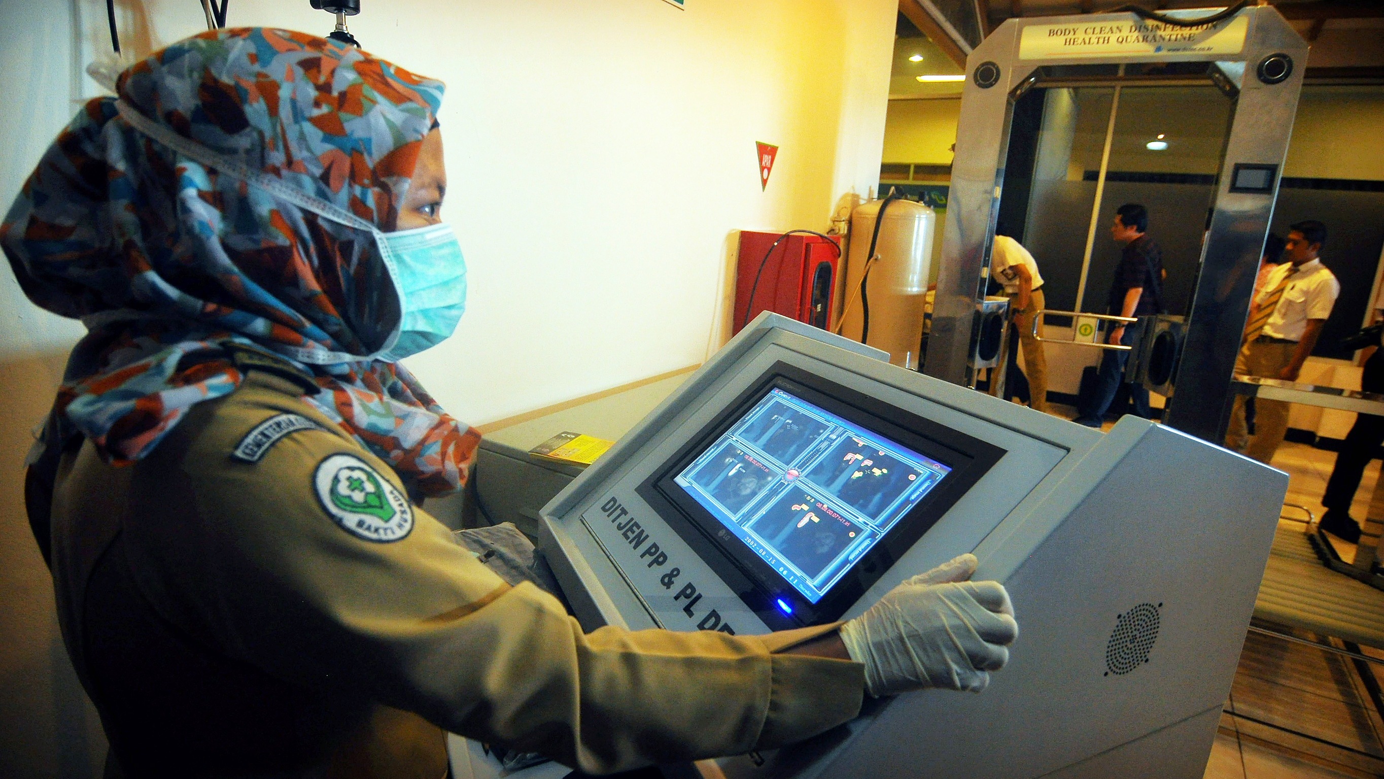 Dinas Kesehatan Riau meminta pengawasan ditingkatkan terutama di bandara dan pelabuhan, terkait virus cacar monyet. 