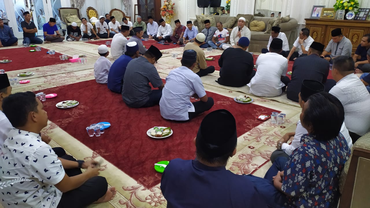 Suasana berbuka puasa bersama di NasDem Sulteng