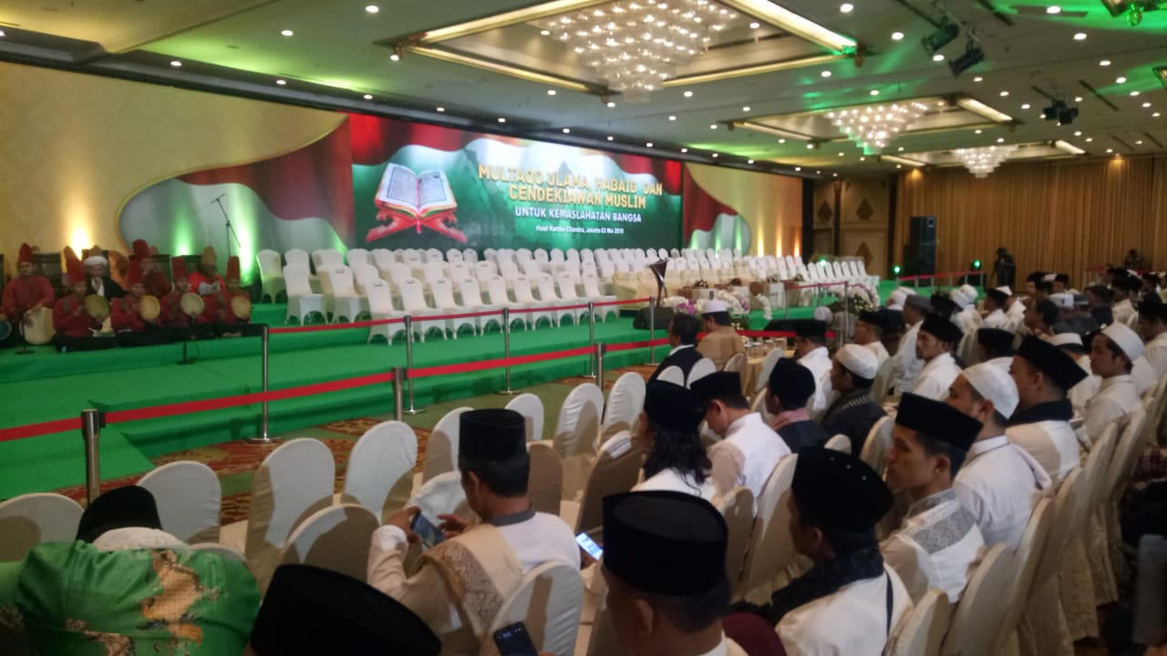 Suasana menjelang dimualainya Multaqo Ulama, Habaib dan Cendekiawan Muslim di Ball Room Hotel Kartika Chandra, Jakarta Selatan, hari ini.