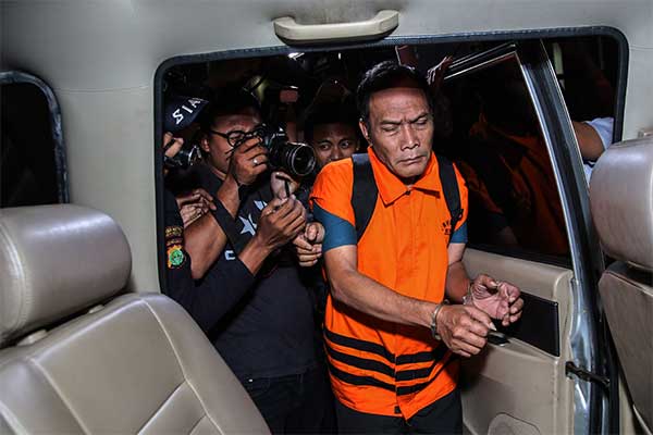 Tersangka kasus suap hasil operasi tangkap tangan (OTT) di Balikpapan, Kalimantan Timur, Kayat