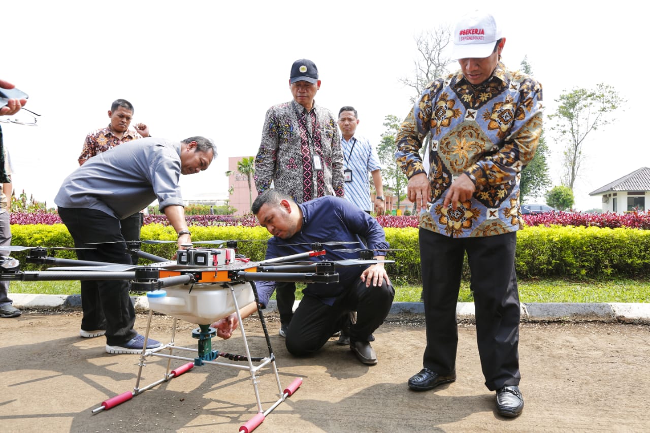 Menteri Pertanian Andi Amran Sulaiman di Balai Besar Pengembangan Mekanisasi Pertanian (BBP Mektan), Serpong, Banten,  Selasa (14/5).