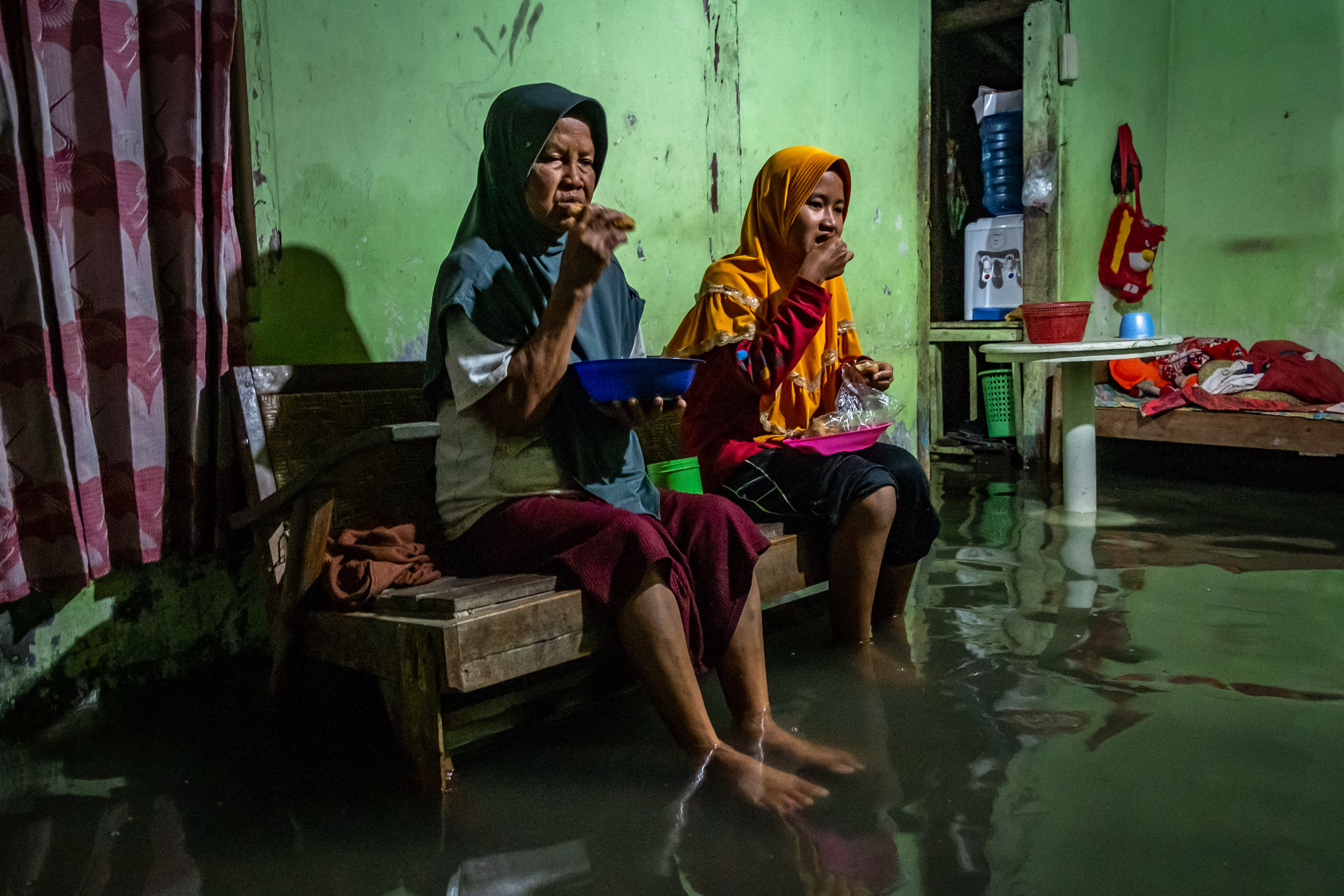 Banjir rob menggenangi sejumlah wilayah di Jawa Tengah, dan dikhawatirkan akan mengganggu arus mudik Lebaran tahun ini. 