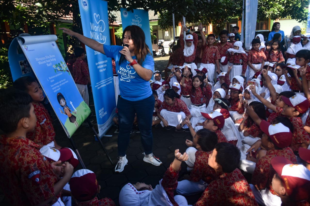 Untuk mencukupi gizi anak, gerakan minum susu digelar oleh Frisian Flag Indonesia untuk 14 SD dengan melibatkan 5.000 anak. 