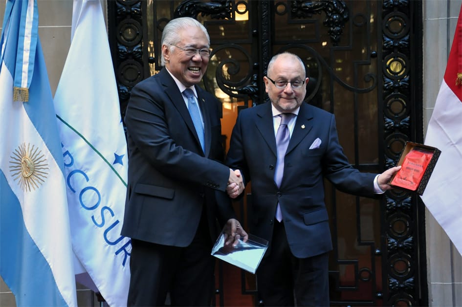 Menteri Perdagangan Enggartiasto Lukita bertemu Menteri Luar Negeri Argentina Jorge Marcelo Fauire di Argentina.