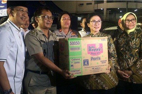 IAD Kejaksaan Bantu Korban Kebakaran di Kampung Bandan 