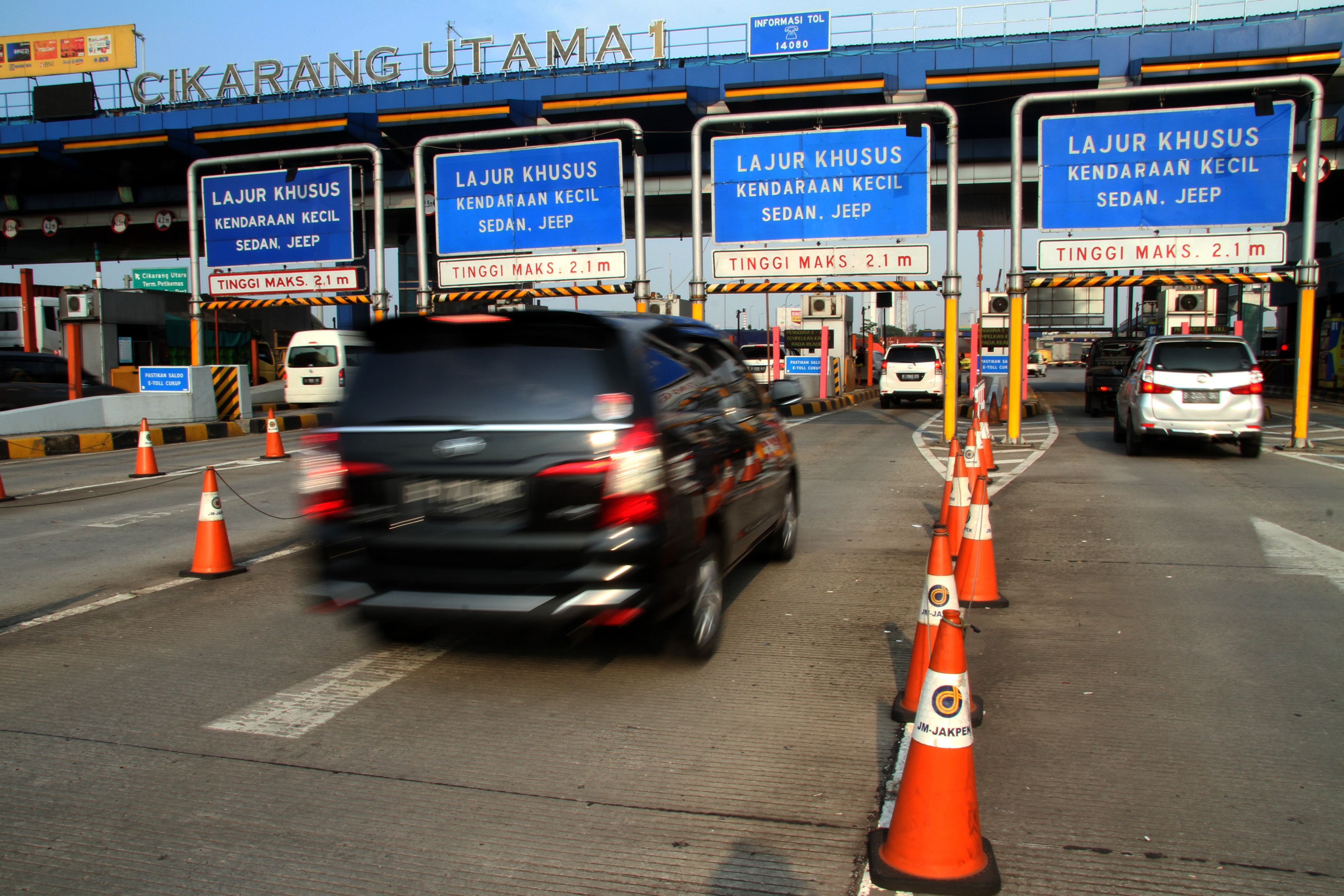 gerbang tol Cikarang Utama