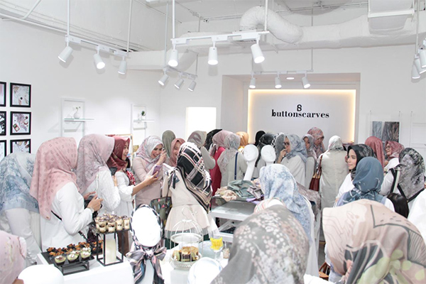 Berburu Scarf Cantik di Gerai Buttonscarves