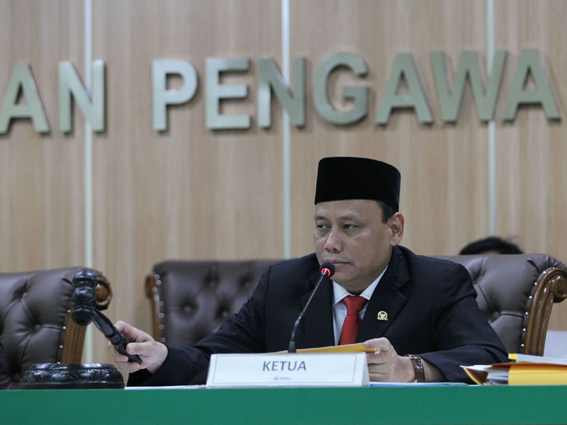 Ketua Bawaslu RI Abhan memimpin jalannya sidang laporan Badan Pemenangan Nasional Prabowo-Sandi 