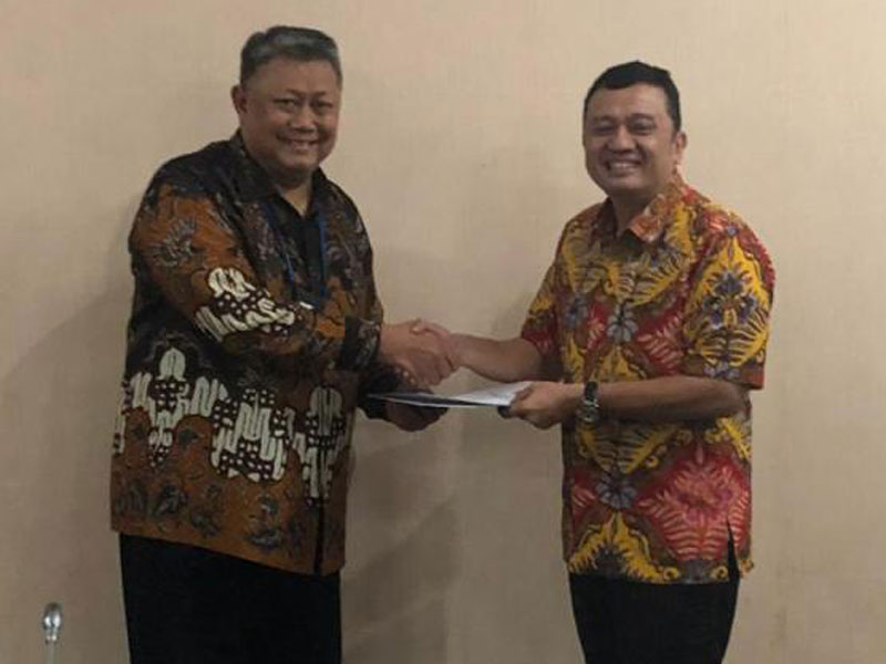 Djoko Rahardjo Abumanan (kiri) ditunjuk sebagai Plt Direktur Utama PLN yang baru.
