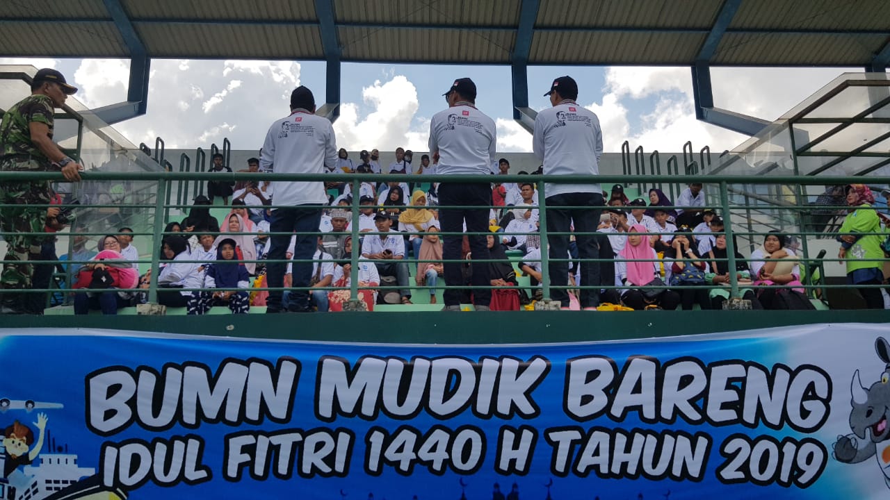 Pelepasan peserta mudik gratis PTPN V di Pekanbaru, Riau