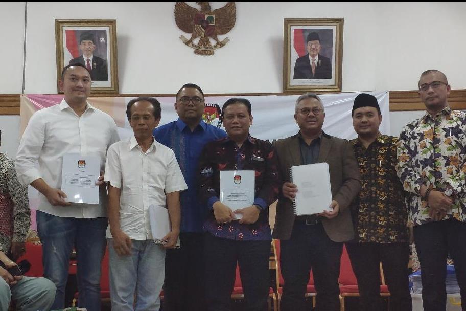 Penyerahan dokumen audit parpol dan tim kampanye presiden dan wakil presiden. 