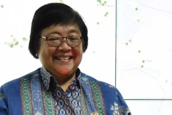  Menteri Kehutanan dan Lingkungan Hidup Siti Nurbaya
