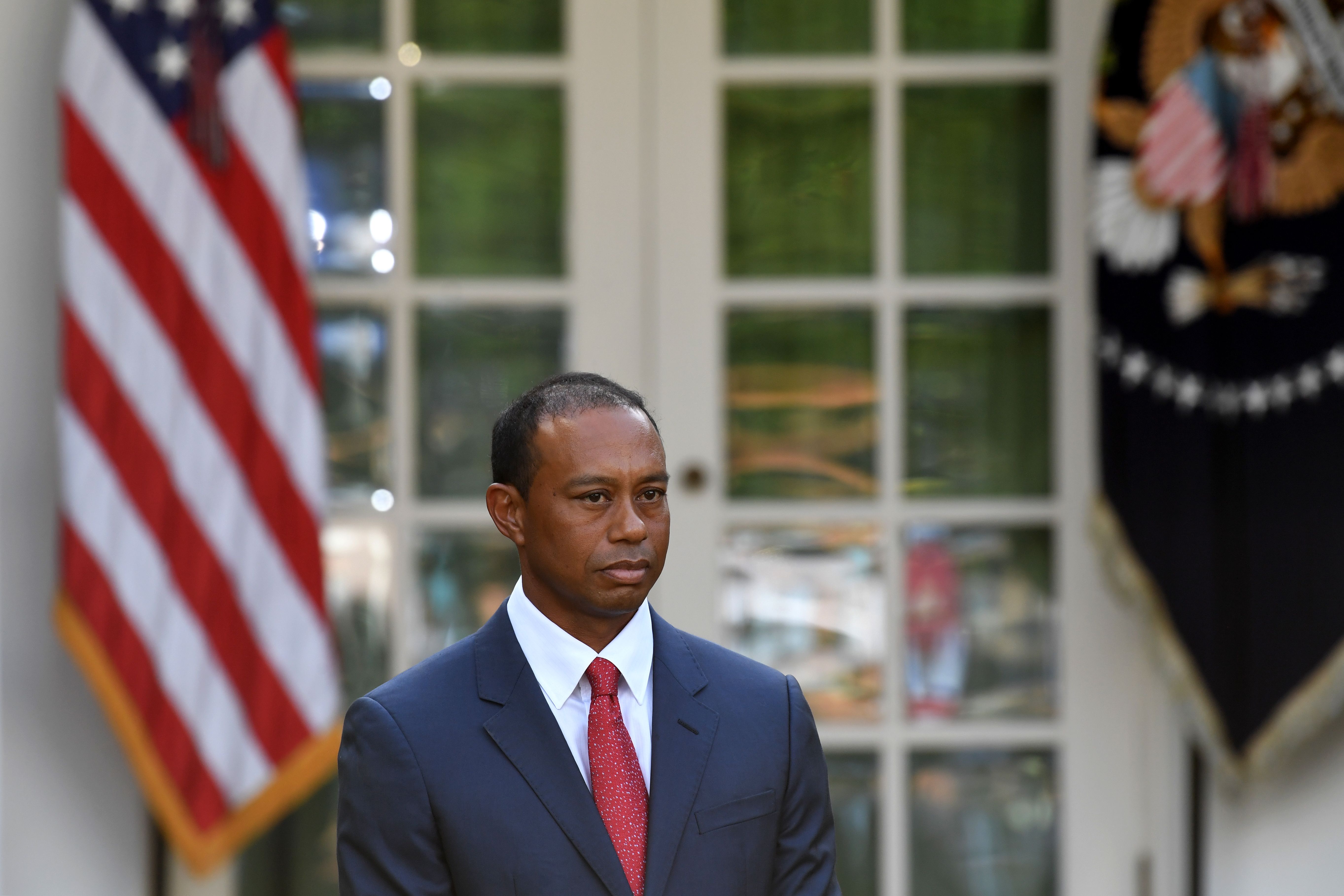 Pegolf AS Tiger Woods dihadiahkan Presidential Medal of Freedom oleh Presiden AS Donald Trump selama upacara di Rose Garden Gedung Putih  