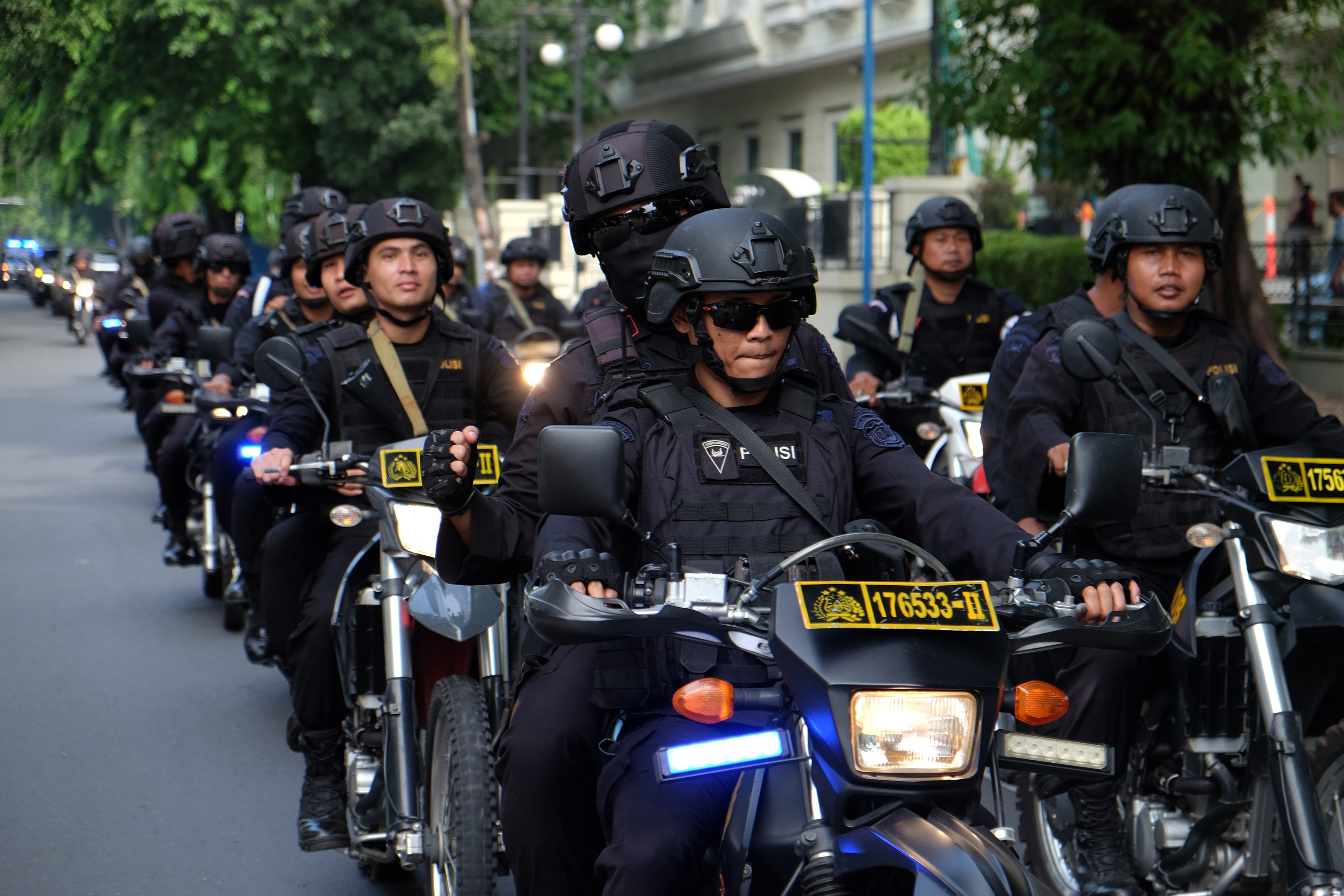 Polre Banyumas  menyiagakan 500 personel gabungan antara kepolisian dan TNI untuk menjaga kantor KPU RI, Bawaslu dan gudang logistik Pemilu.