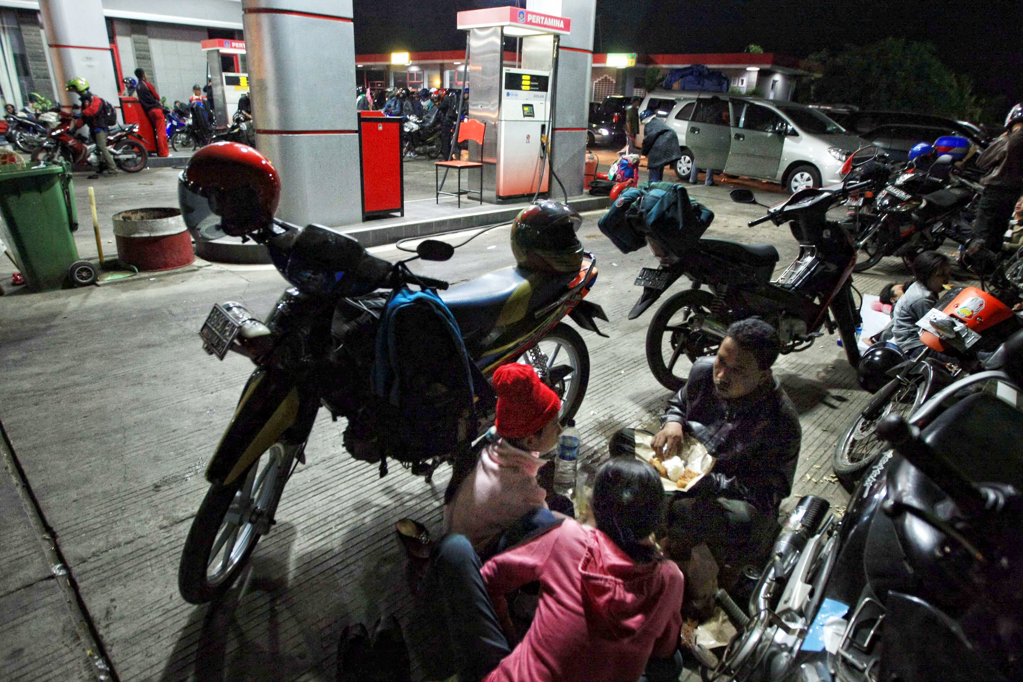 PT Pertamina (Persero) Marketing Operation Regionawa Tengah dan DIY, bersama  Royal Riders Indonesia Semarang gelar sahur on the road