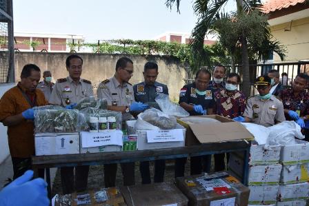 Pemusnahan Benih tanaman hortikultura impor, di Instalasi Karantina Hewan Balai Besar Karantina Pertanian (BBKP) Bandara Soekarno-Hatta