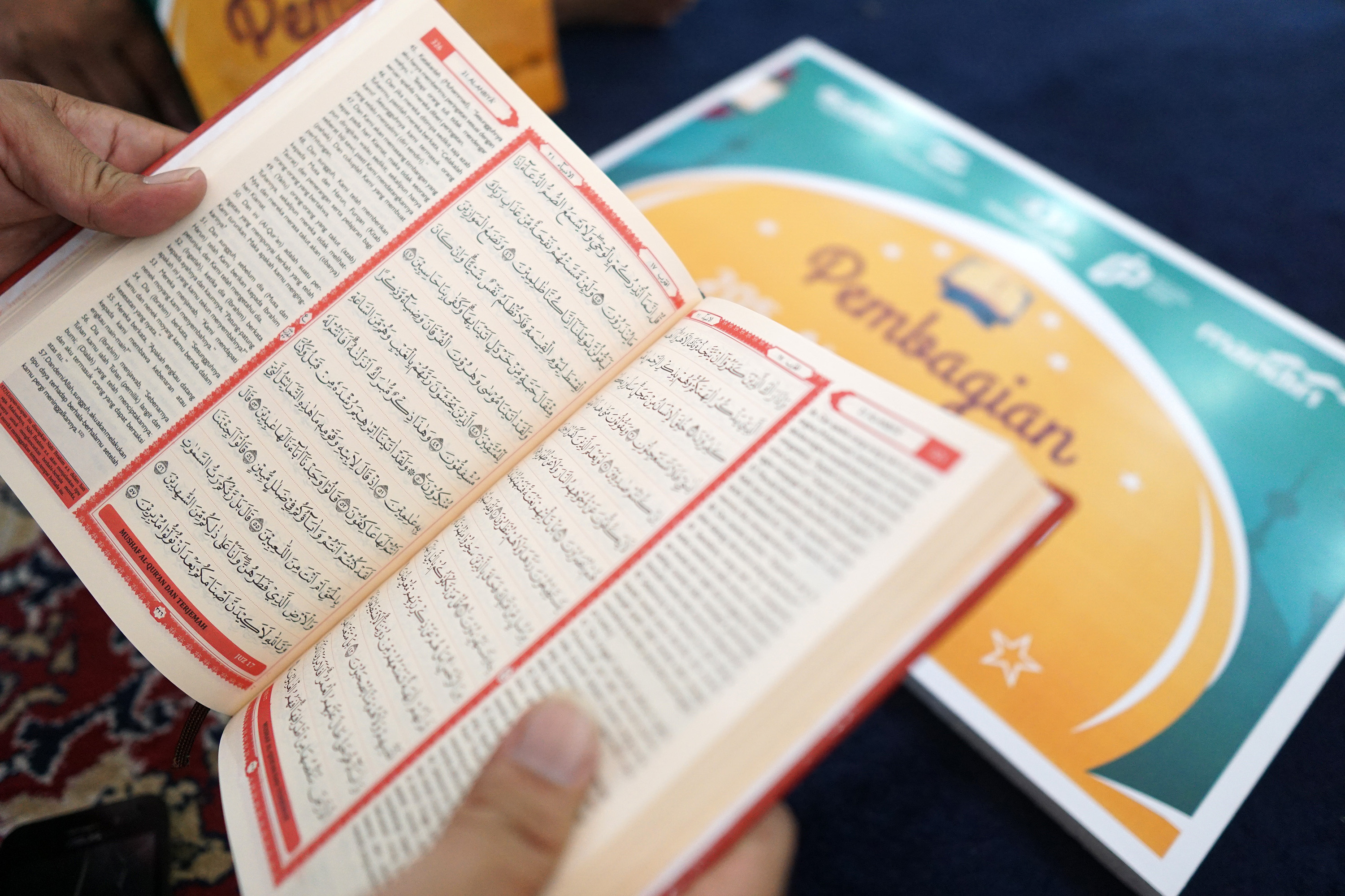  Perwakilan pesantren Al Huda membaca Alquran