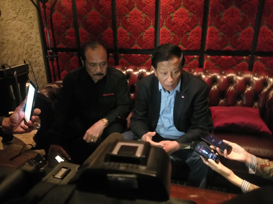 ketua Umum Pepabri Jenderal (Purn) Agum Gumelar memberikan keterangan pers usai menggelar pertemuan dengan prunawirawan TNI-Polri