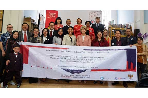 Kolaborasi antarsekolah yang akan dilaksanakan tiga sekolah di Inggris dan tiga sekolah internasional yang  disebut Satuan Pendidikan Kerjas