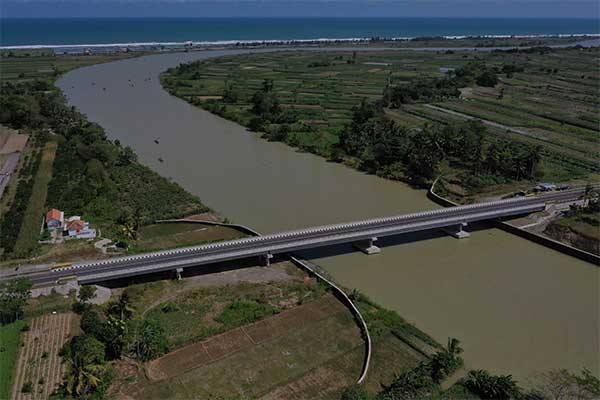  Foto udara jalur lintas selatan Jumat (10/5/19). Jalur lintas selatan yang menghubungkan wilayah Cilacap hingga Yogyakarta