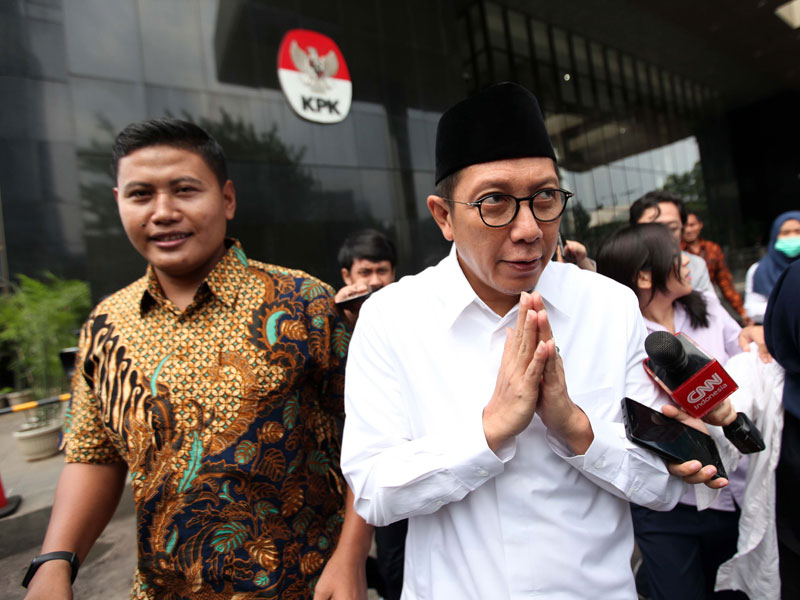 Menteri Agama Lukman Hakim Saifuddin bergegas meninggalkan Gedung KPK, Jakarta, Rabu (22/5). 