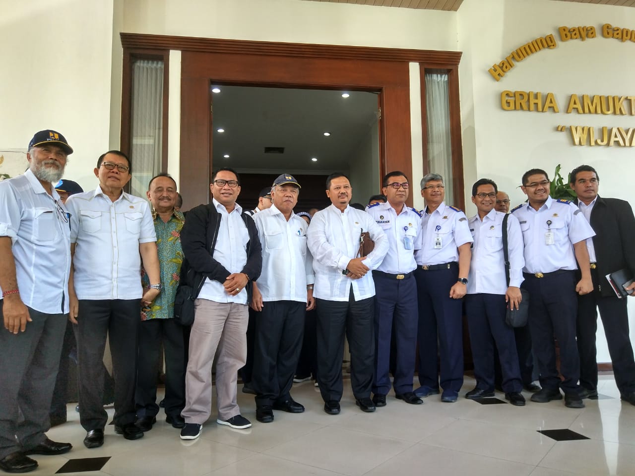 Kunjungan Komisi V DPR RI dan Menteri Pekerjaan Umum dan Perumahan Rakya (PUPR) Basuki Hadimuljono di Provinsi Jatim, Kamis (23/5)