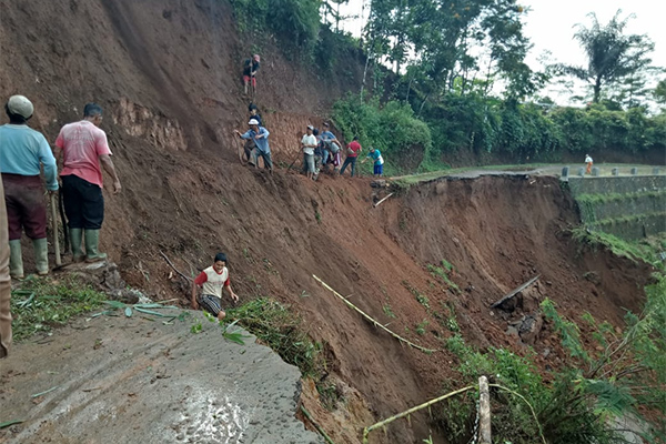 Tanah Longsor di Tasikmalaya