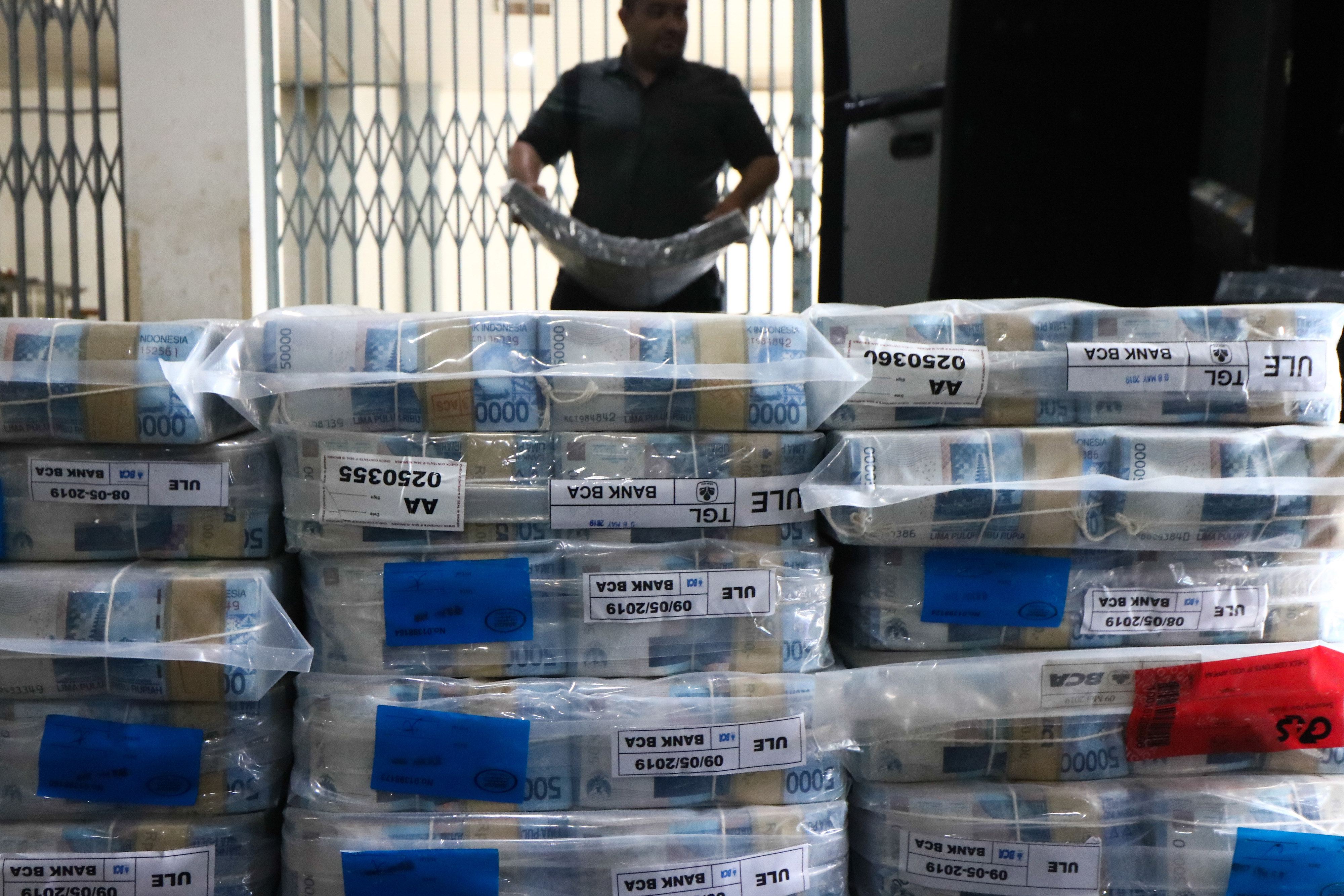 Bank Indonesia (BI) mencatat terjadi peningkatan kebutuhan uang tunai selama Ramadhan dan libur Lebaran 2019