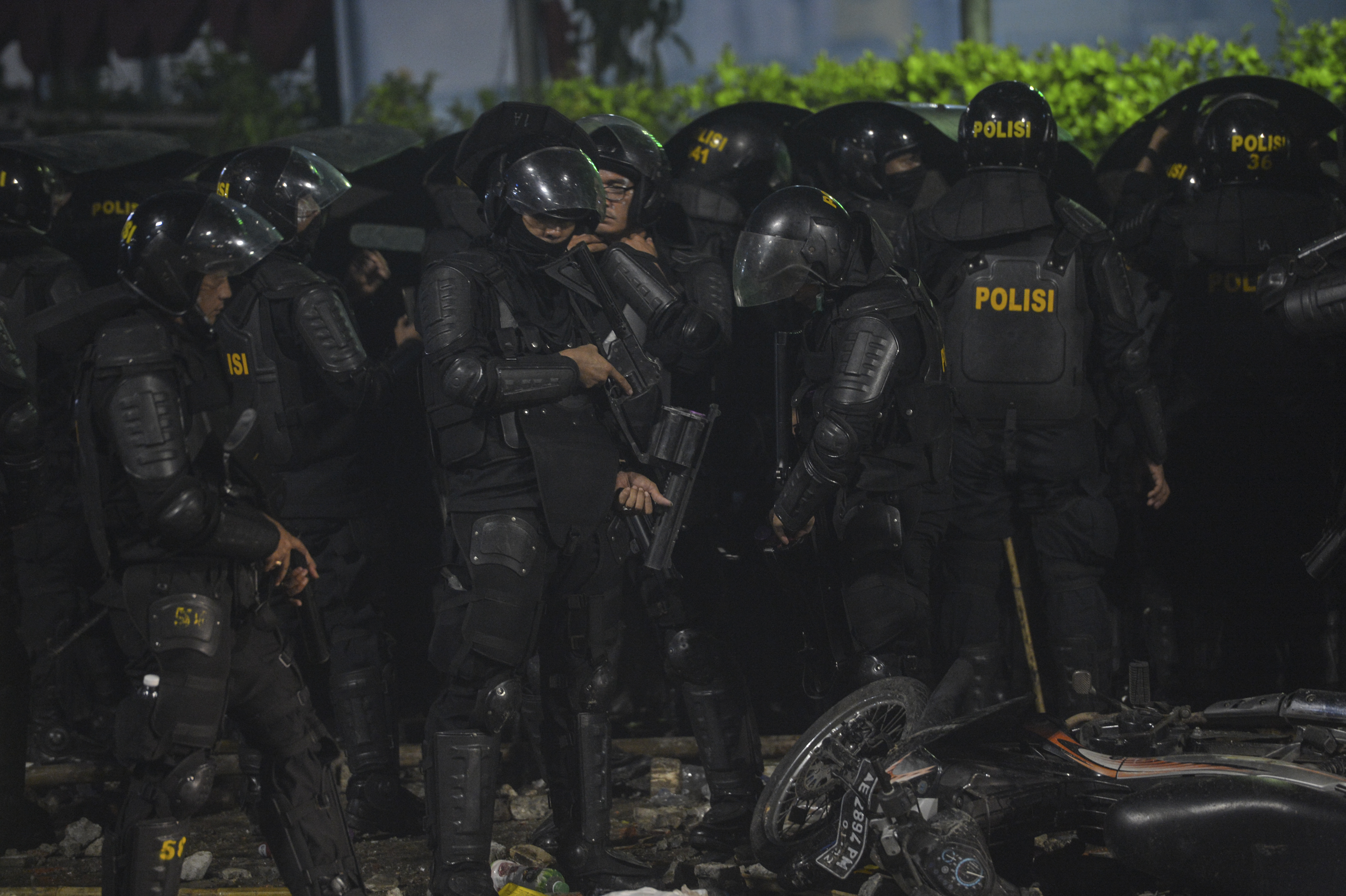 Personel kepolisian melakukan pengamanan aksi 22 Mei di Jakarta