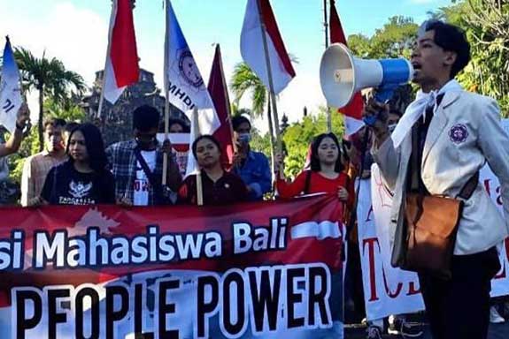 Aliansi Mahasiswa Bali Tolak People Power