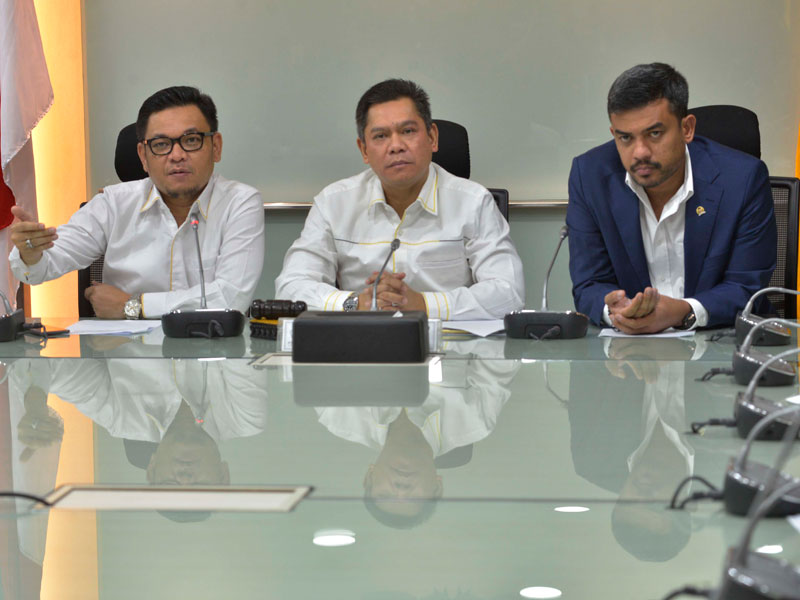 Keterangan pers sikap Fraksi Partai Golkar terhadap rencana Pansus Pemilu di Ruang Fraksi Golkar, Nusantara I, komplek Parlemen, senayan, Ja