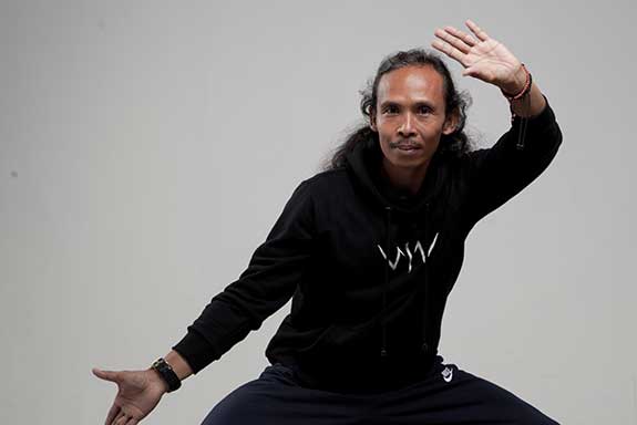 Yayan Ruhian Sandingkan Silat dan Kerambit di Hollywood