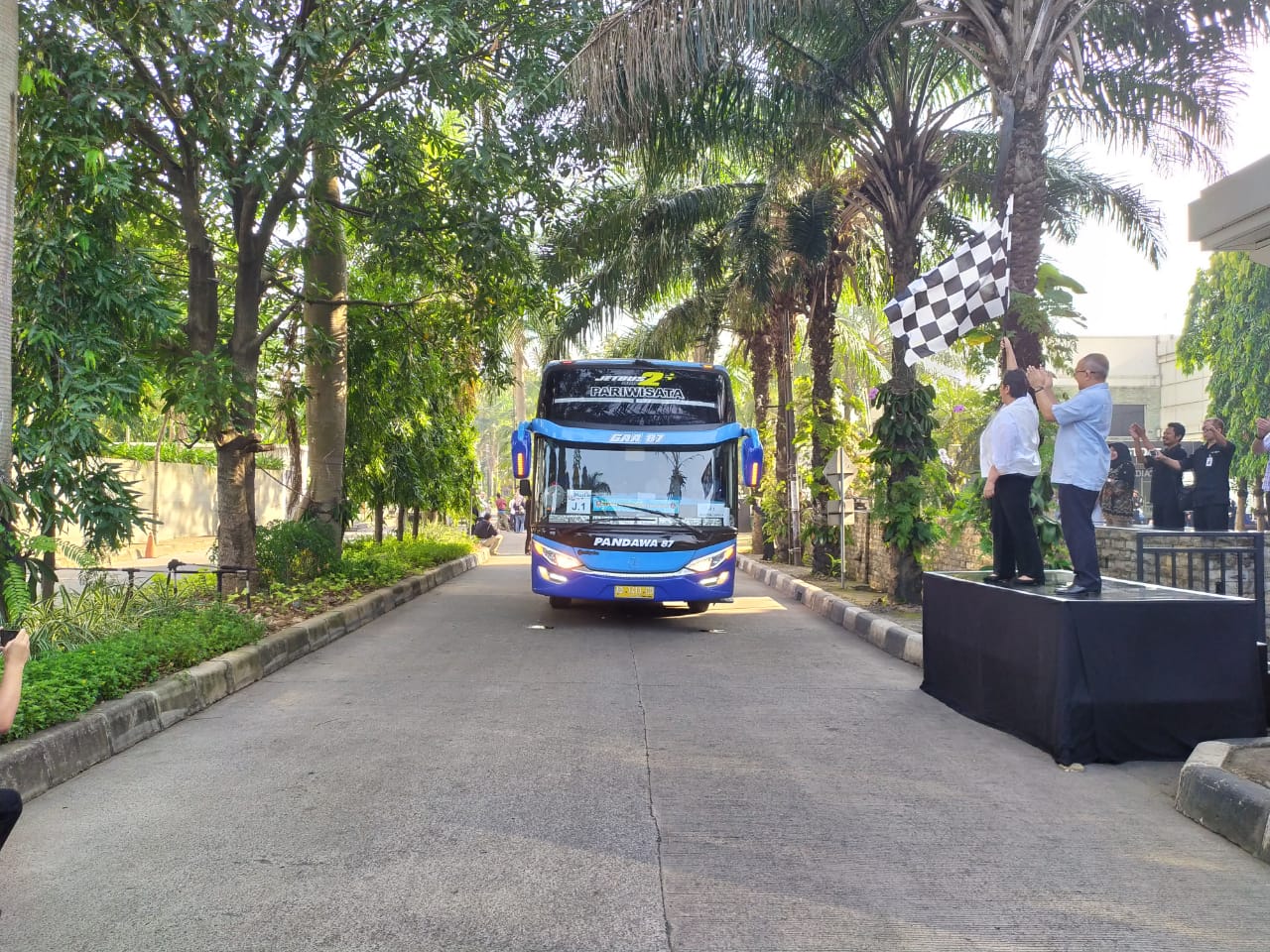 Pelepasan peserta Mudik Bareng Media Group