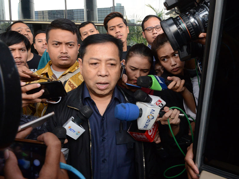 Mantan Ketua DPR Setya Novanto seusai menjalani pemeriksaan di Gedung KPK, Jakarta, kemarin.