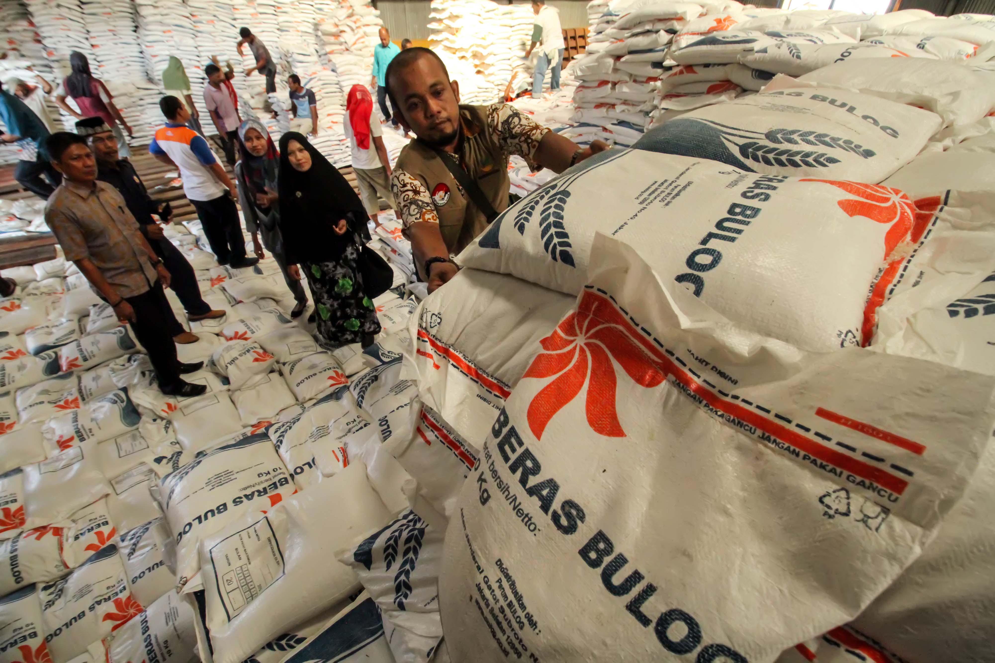 Program bantuan sosial beras sejahtera (rastra) untuk masyarakat NTT  akan berakhir pada September 2019.