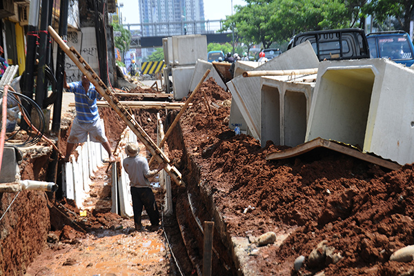 Bongkar pasang pembangunan drainase Margonda, Depok