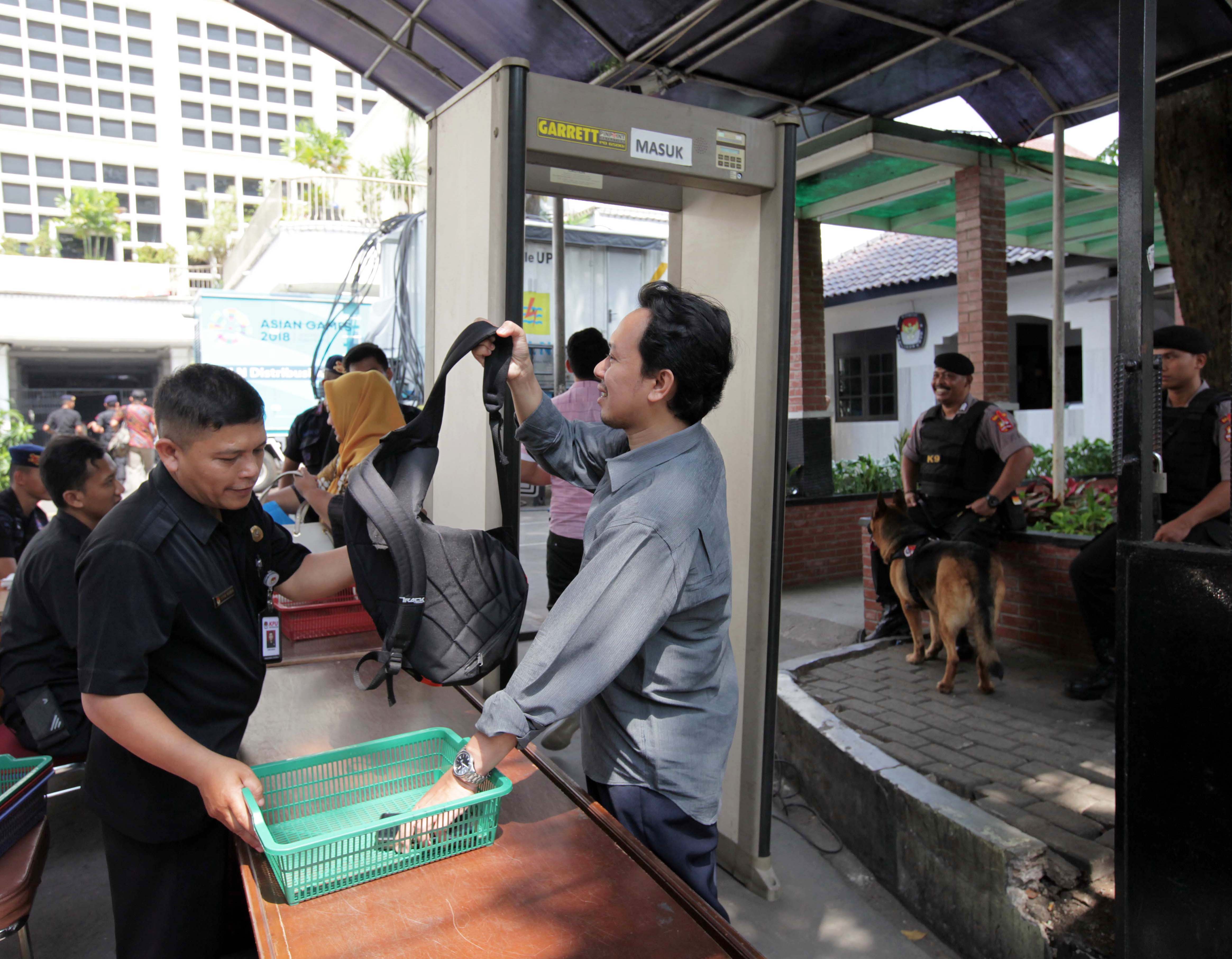 Pengamanan ketat  di depan Gedung KPU RI 