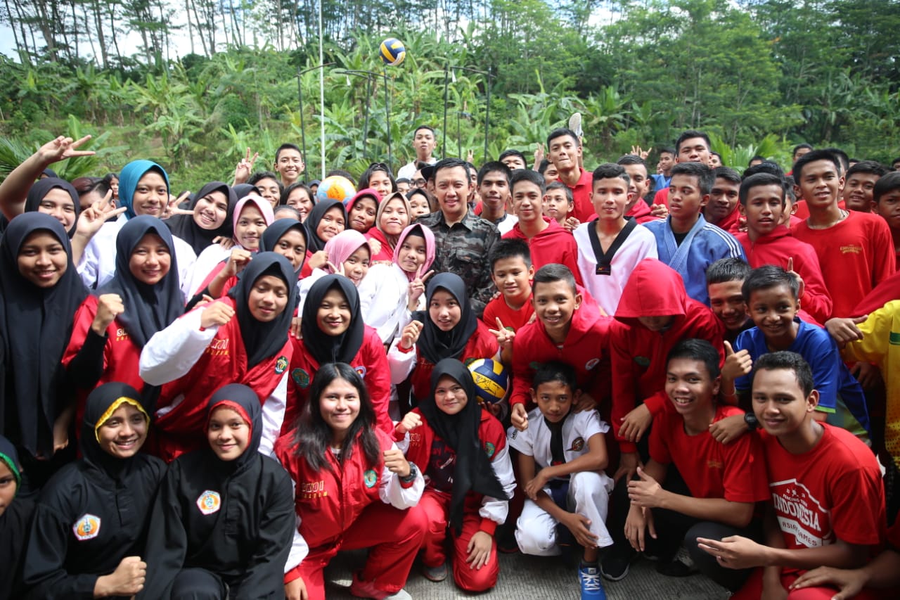 Menpora Imam Nahrawi mengunjungi Sekolah Khusus Olahraga Internasional (SKOI) Provinsi Kalimantan Timur (Kaltim), Selasa (21/5).