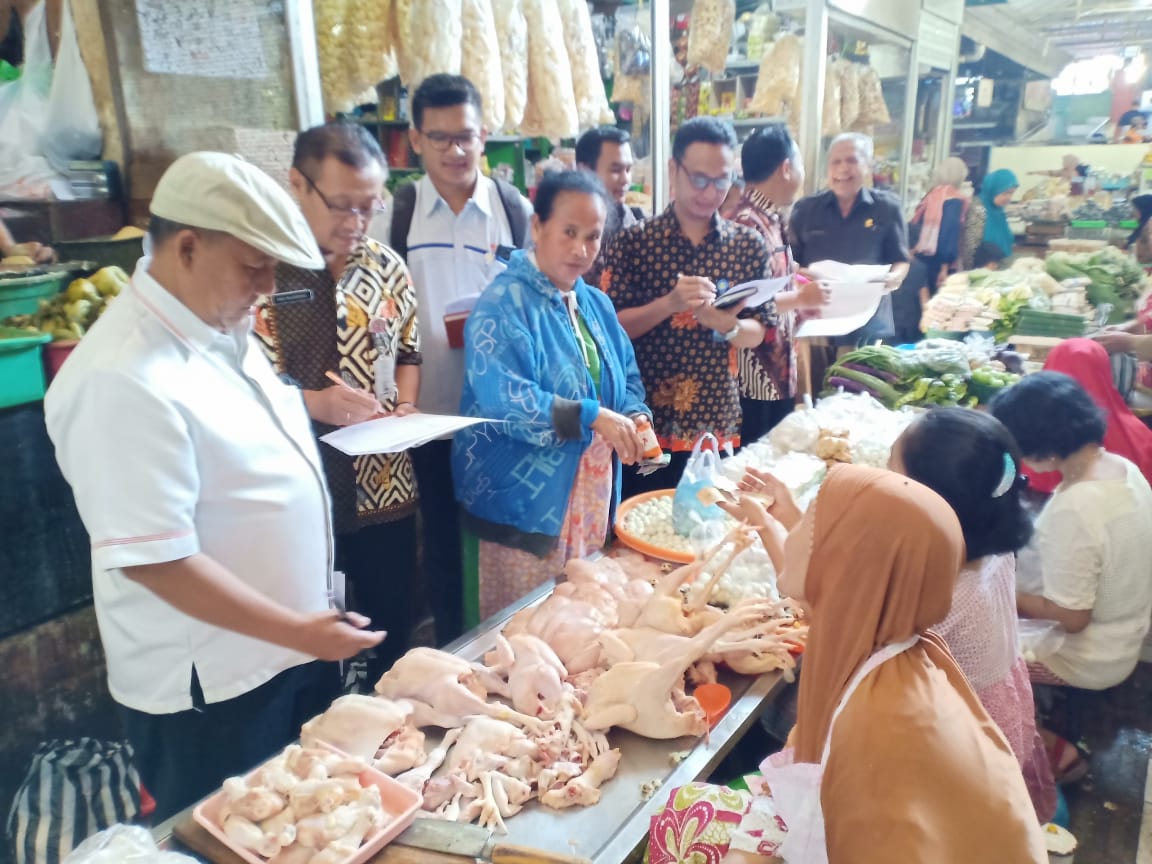 Harga pangan di Kota Surakarta hingga minggu ketiga Ramadan masih stabil.