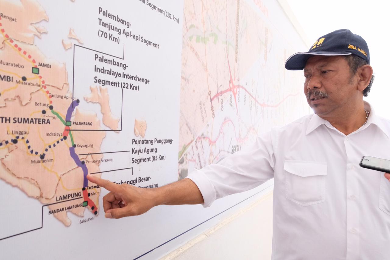 Dirjen Bina Marga Sugiyartanto menjelaskan kesiapan jalan tol Trans Sumatra hadapi arus mudik Lebaran di Palembang, Sumsel, Kamis (23/5)