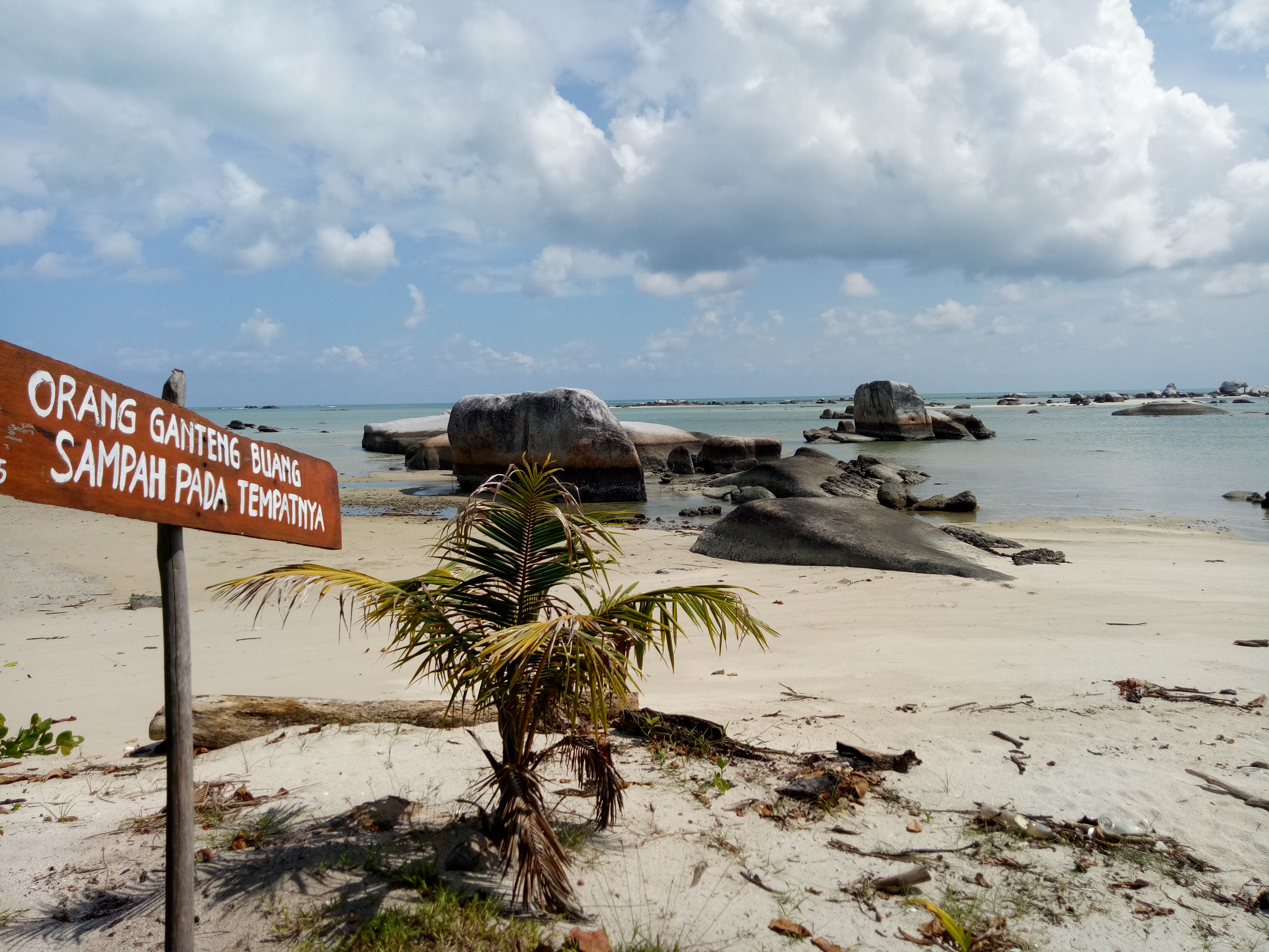  Pantai marang bulu pulau seliu ini merupakan salah satu obyek wisata yang lokasinya di minati para investor.