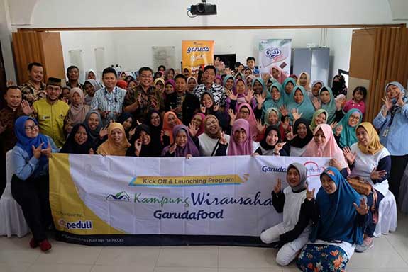  PT Garudafood Putra Putri Jaya Tbk (Good) gelar program Kampung Wirausaha Garudafood dengan melibatkan ratusan ibu-ibu rumah tangga di area