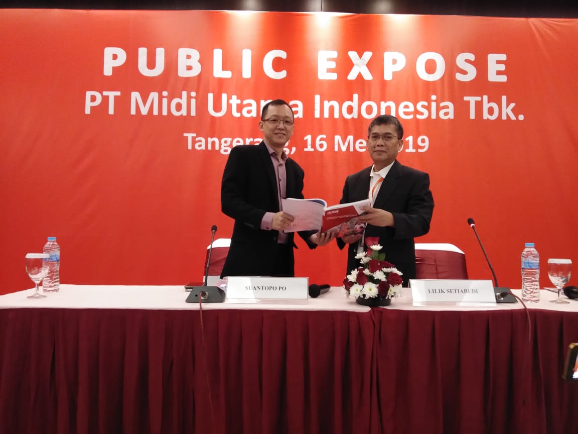 Corporate Secretary Suantopo Po dan Property and Development Director Lilik Setiabudi dalam acara paparan publik Midi Utama Indonesia.