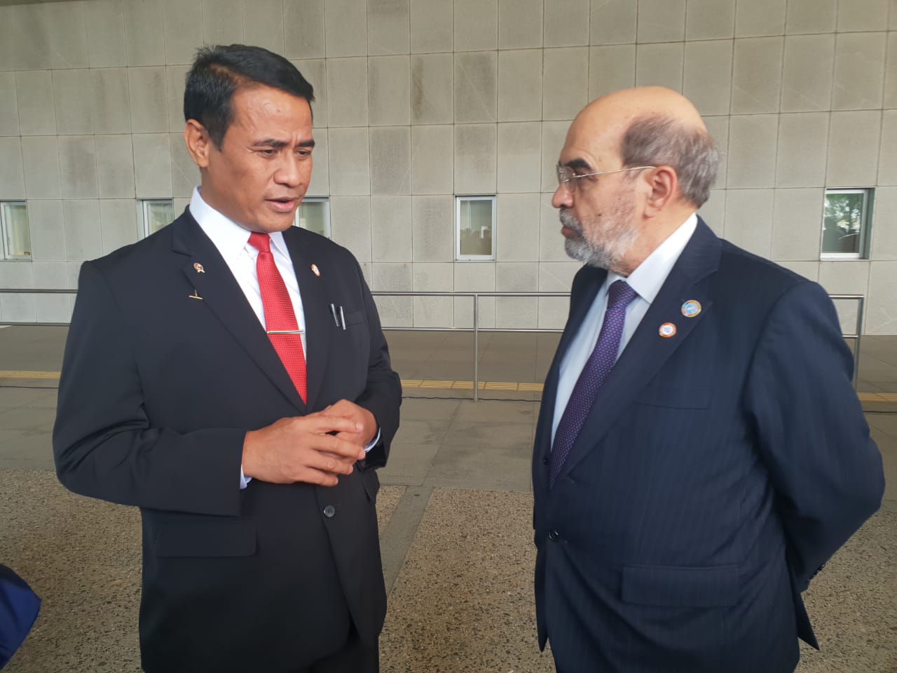 Menteri Pertanian (Mentan) RI, Amran Sulaiman (kiri).