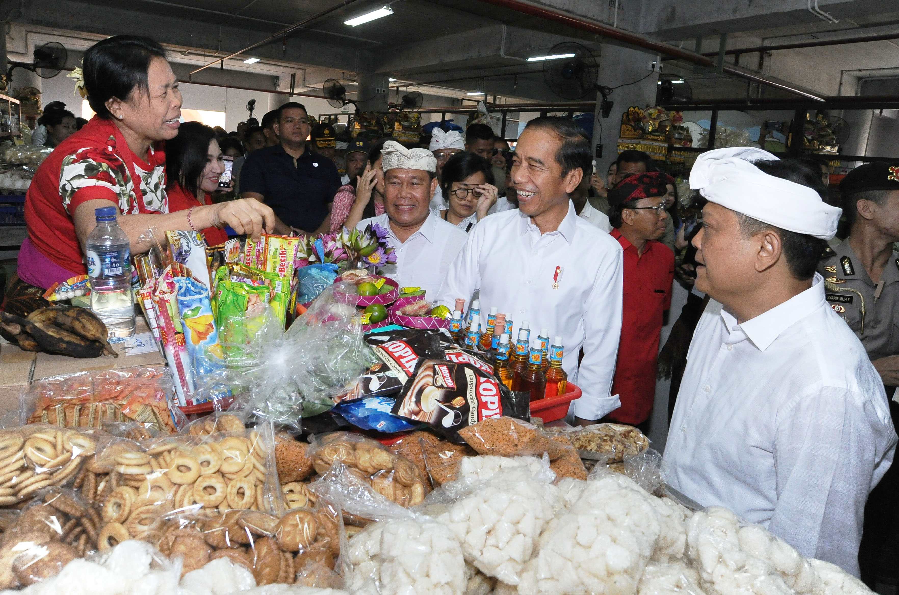 Presiden Joko Widodo saat berkunjung ke pasar Badung, Bali